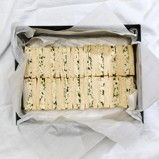 CHICKEN, SPINACH & TRUFFLED PECORINO FINGER SANDWICHES. (24)