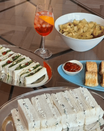 SUNDRIED TOMATO, GOATS CHEESE, HONEY, SPINACH, GUACAMOLE & PESTO FINGER SANDWICHES