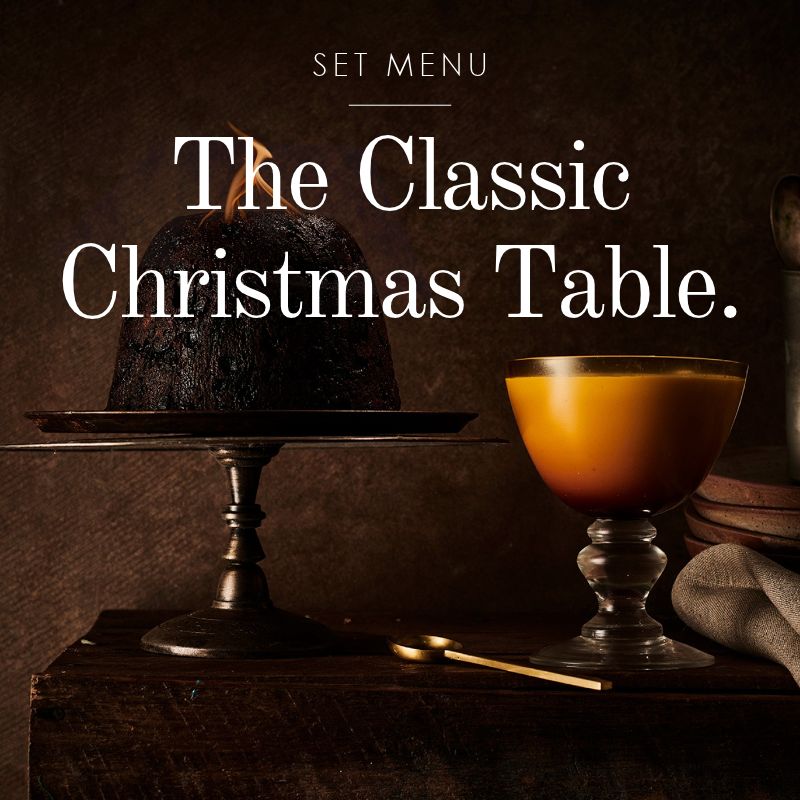 THE CLASSIC CHRISTMAS TABLE