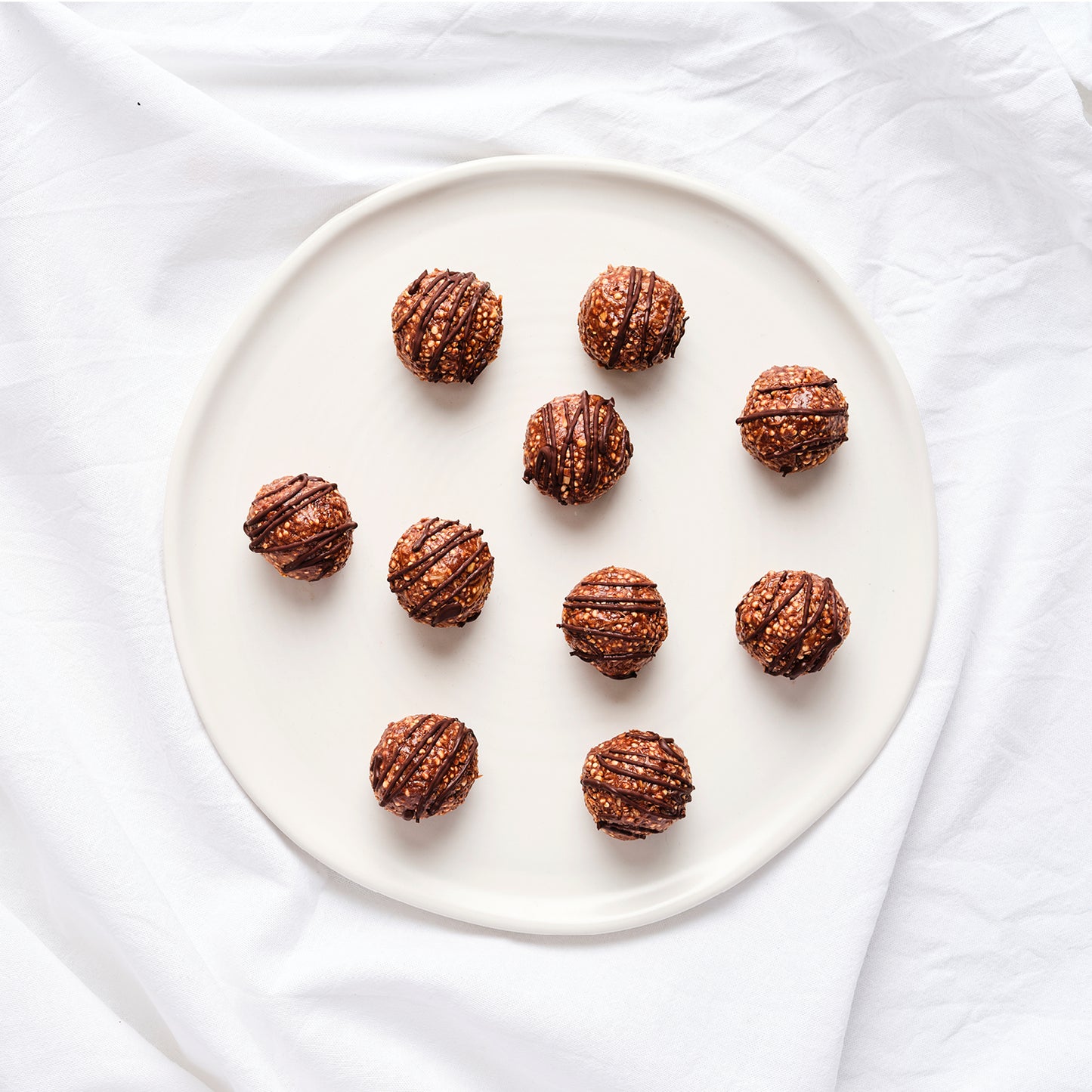 PUFFED QUINOA, CHOCOLATE & PEANUT BUTTER BALLS (10)