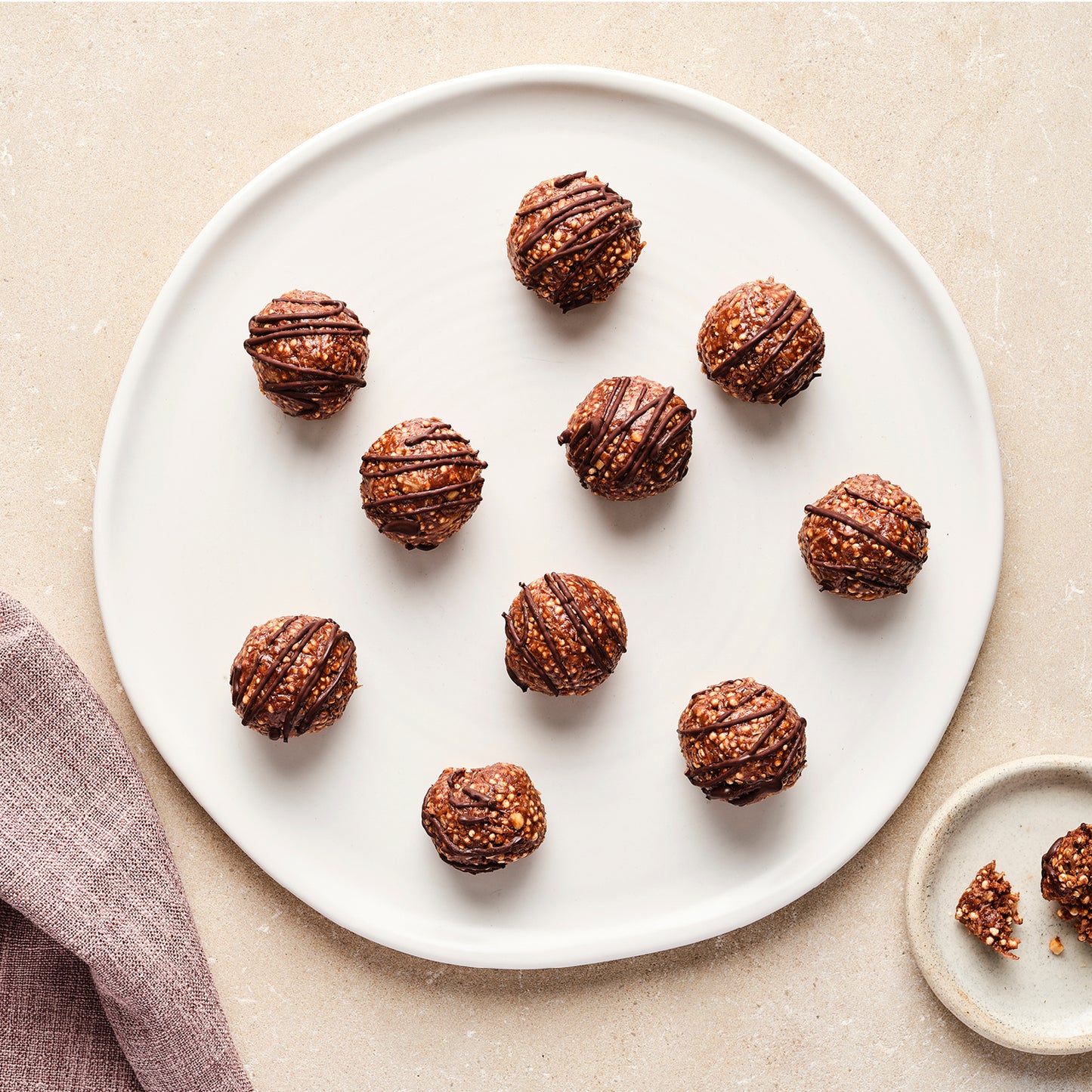 PUFFED QUINOA, CHOCOLATE & PEANUT BUTTER BALLS (10)