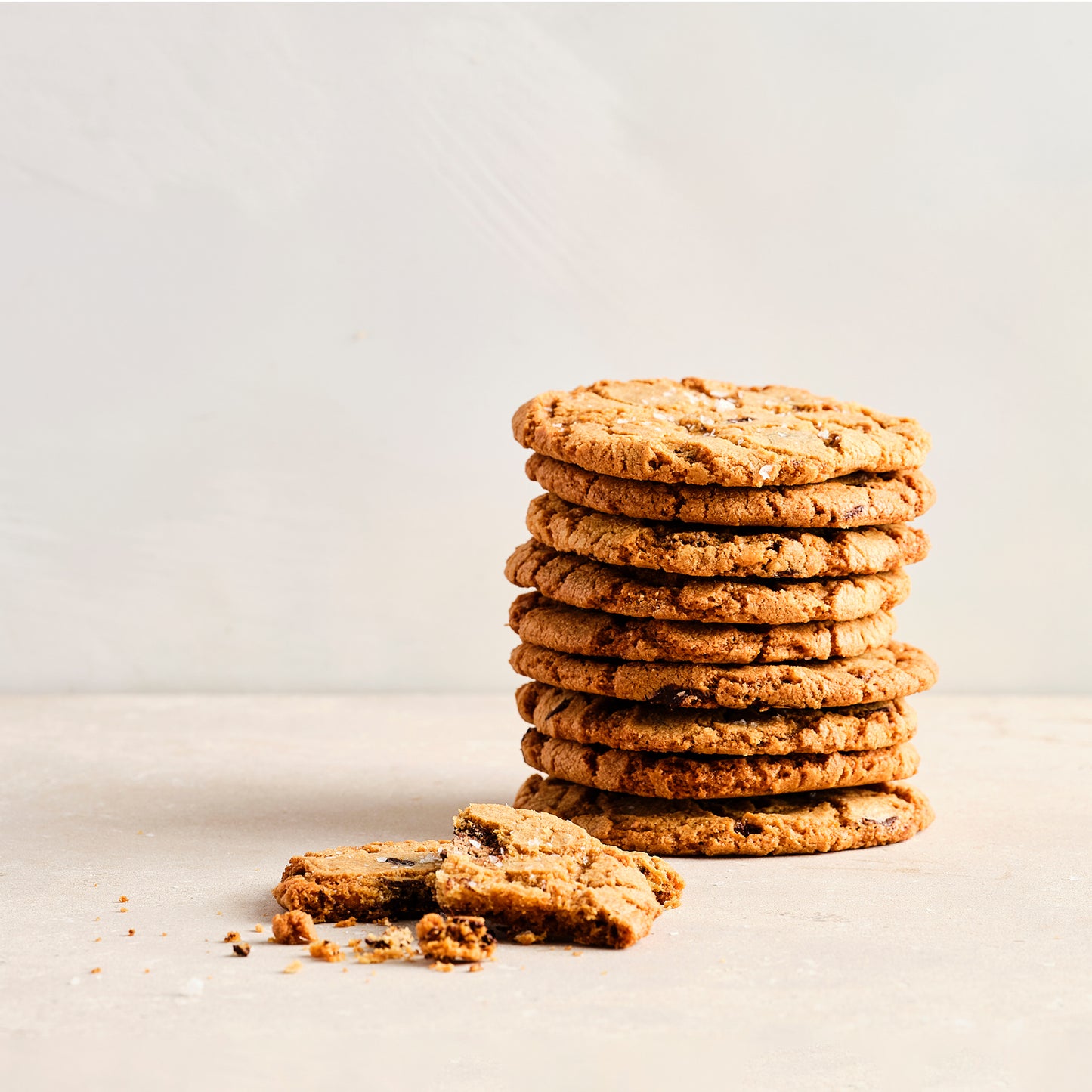 CHOC CHIP & SALTED CARAMEL COOKIES (10)